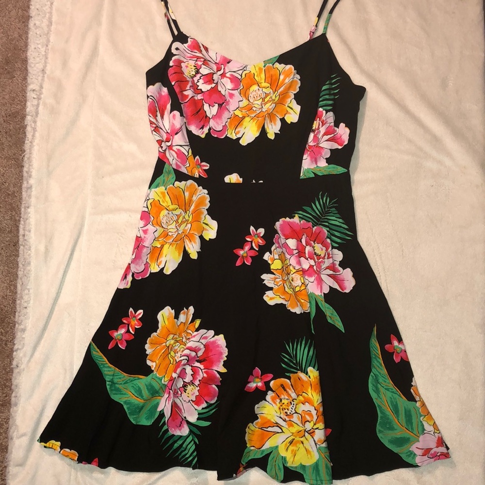 Super adorable floral dress